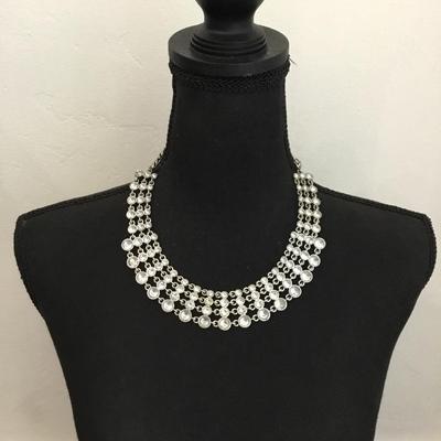 Beautiful Silver tone Rhinestone collar necklace.