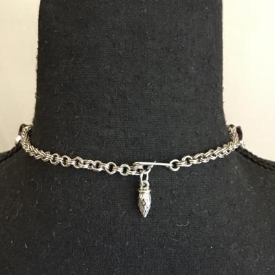 Beautiful vintage, thermal, set choker style necklace, silver toned