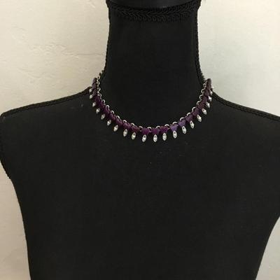 Beautiful vintage, thermal, set choker style necklace, silver toned