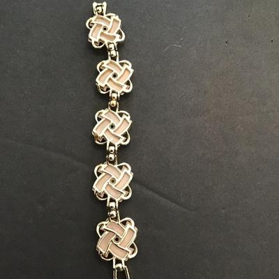 Very nice vintage Lucite bracelet