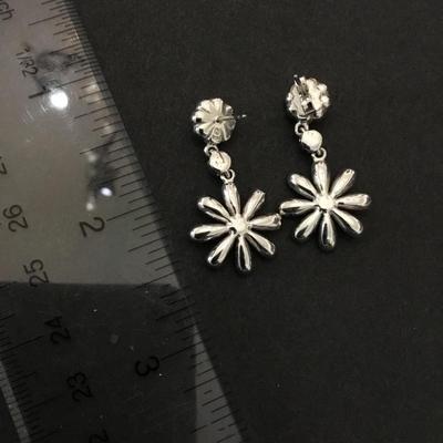 Very nice flower rhinestone dangle earrings