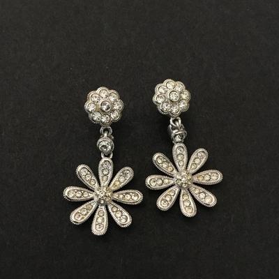 Very nice flower rhinestone dangle earrings
