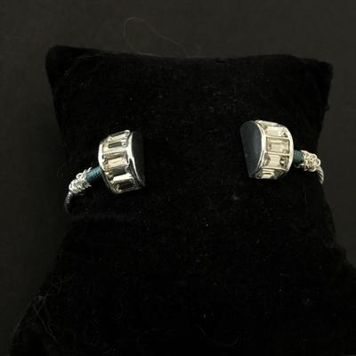 Beautiful very nice crystal bracelet silver toned