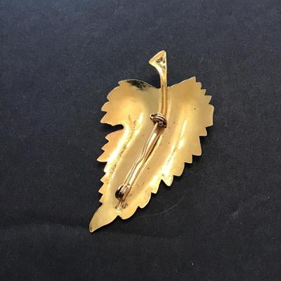 Gold tone, leaf lapel pin