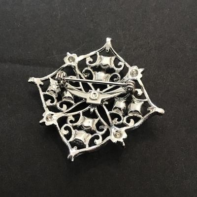 Vintage SilverTone brooch with clear rhinestone