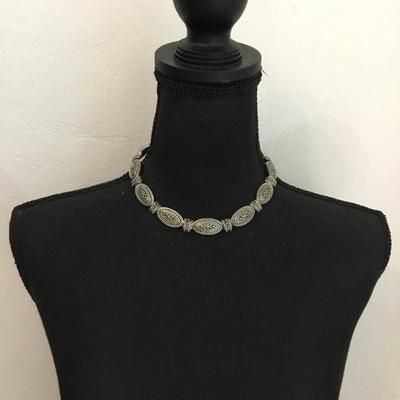 Beautiful vintage very nice silver and gold toned collar necklace, vintage