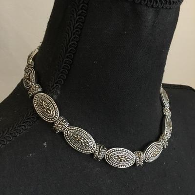 Beautiful vintage very nice silver and gold toned collar necklace, vintage
