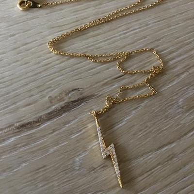 Very pretty gold tone lightning bolt necklace
