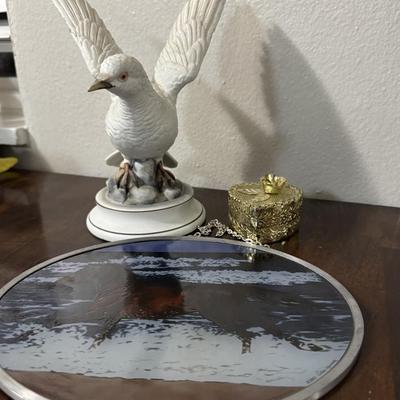 Andrea porcelain dove. Vintage trinket box, Oval decorative piece.