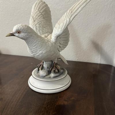 Andrea porcelain dove. Vintage trinket box, Oval decorative piece.