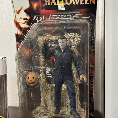 Halloween Michael Myers and POP! Chucky.