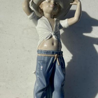 Sale Photo Thumbnail #11: LOT 3
Lladro figurine
