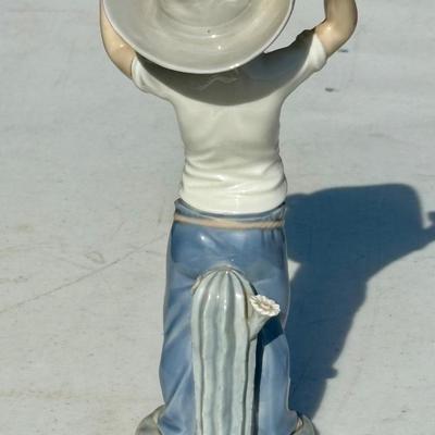 Sale Photo Thumbnail #12: LOT 3
Lladro figurine
