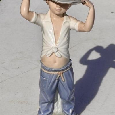 Sale Photo Thumbnail #13: LOT 3
Lladro figurine