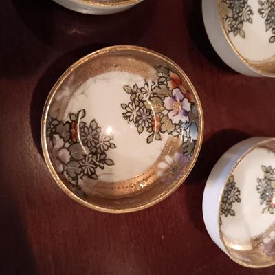 NIPPON FOOTED BOWLS, GOLD COLORED VASE AND BOWL PLUS METAL FLOWERS