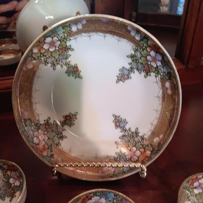 NIPPON FOOTED BOWLS, GOLD COLORED VASE AND BOWL PLUS METAL FLOWERS