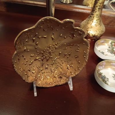 NIPPON FOOTED BOWLS, GOLD COLORED VASE AND BOWL PLUS METAL FLOWERS