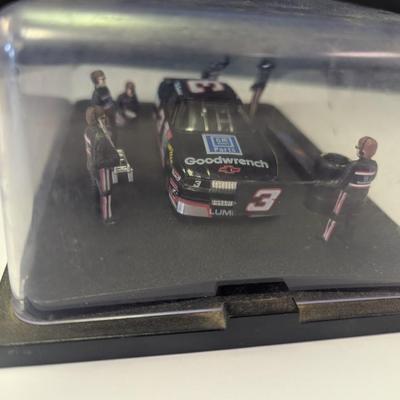 Sale Photo Thumbnail #1161: Racing Champions Dale Earnhardt #3 NASCAR 1/43 Diecast Pit Stop Showcase