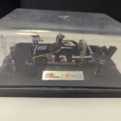 Sale Photo Thumbnail #1162: Racing Champions Dale Earnhardt #3 NASCAR 1/43 Diecast Pit Stop Showcase