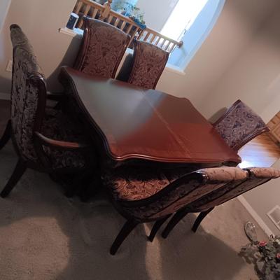 IMPRESSIVE DOUBLE PEDESTAL TABLE WITH 6 UPHOLSTERED CHAIRS IN GREAT SHAPE