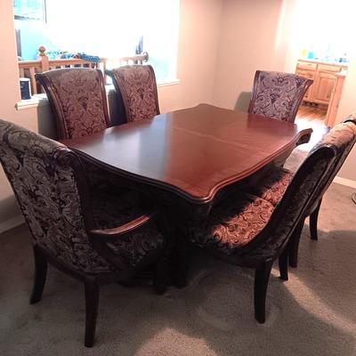 IMPRESSIVE DOUBLE PEDESTAL TABLE WITH 6 UPHOLSTERED CHAIRS IN GREAT SHAPE