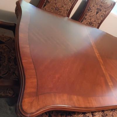 IMPRESSIVE DOUBLE PEDESTAL TABLE WITH 6 UPHOLSTERED CHAIRS IN GREAT SHAPE