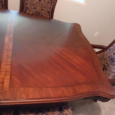 IMPRESSIVE DOUBLE PEDESTAL TABLE WITH 6 UPHOLSTERED CHAIRS IN GREAT SHAPE