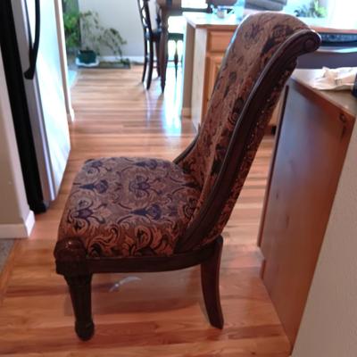IMPRESSIVE DOUBLE PEDESTAL TABLE WITH 6 UPHOLSTERED CHAIRS IN GREAT SHAPE
