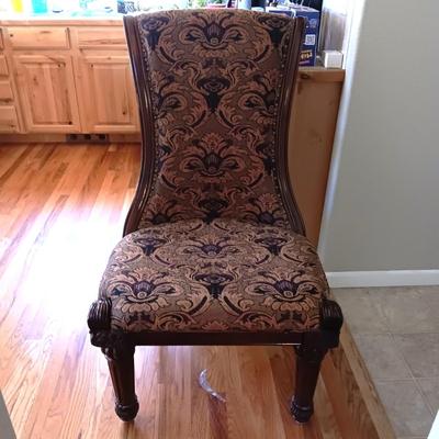 IMPRESSIVE DOUBLE PEDESTAL TABLE WITH 6 UPHOLSTERED CHAIRS IN GREAT SHAPE