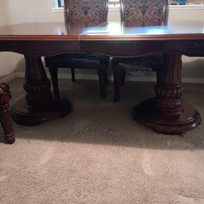 IMPRESSIVE DOUBLE PEDESTAL TABLE WITH 6 UPHOLSTERED CHAIRS IN GREAT SHAPE