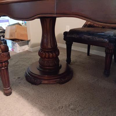 IMPRESSIVE DOUBLE PEDESTAL TABLE WITH 6 UPHOLSTERED CHAIRS IN GREAT SHAPE