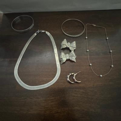 Sliver tone jewelry