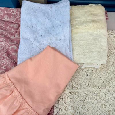Sale Photo Thumbnail #405: LOT 81
Table covers