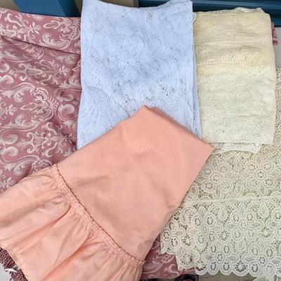 Sale Photo Thumbnail #406: LOT 81
Table covers