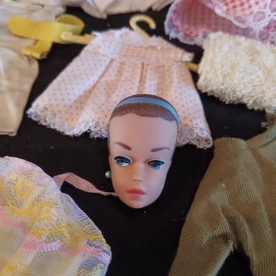 VINTAGE BARBIE FASHION QUEEN HEAD W/WIGS, CARRY CASE, CLOTHES AND SHOES