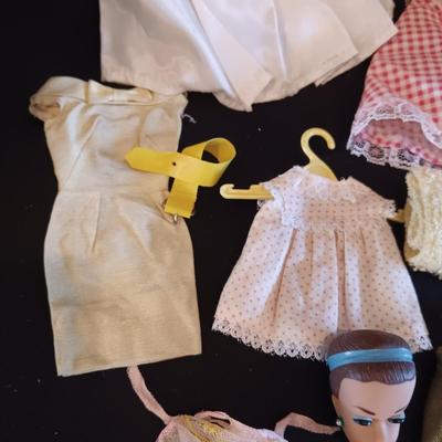 VINTAGE BARBIE FASHION QUEEN HEAD W/WIGS, CARRY CASE, CLOTHES AND SHOES