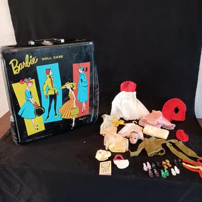VINTAGE BARBIE FASHION QUEEN HEAD W/WIGS, CARRY CASE, CLOTHES AND SHOES