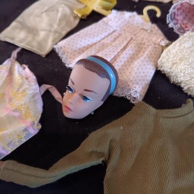 VINTAGE BARBIE FASHION QUEEN HEAD W/WIGS, CARRY CASE, CLOTHES AND SHOES