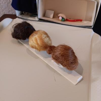 VINTAGE BARBIE FASHION QUEEN HEAD W/WIGS, CARRY CASE, CLOTHES AND SHOES