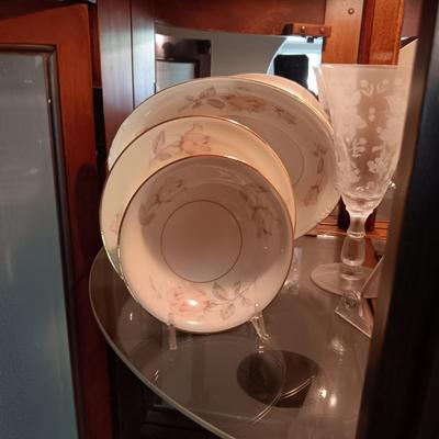 NAUTILUS FINE CHINA SERVING FOR 6 WITH EXTRAS