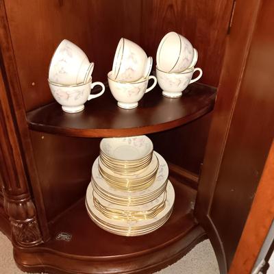 NAUTILUS FINE CHINA SERVING FOR 6 WITH EXTRAS