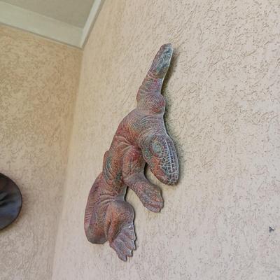 CLAY? WALL HUNG LIZARD