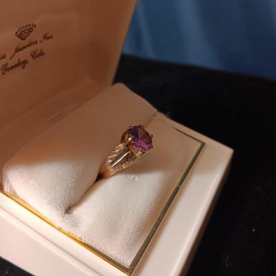 14K GOLD RING WITH A PINK STONE 3.24g SIZE 4 1/2