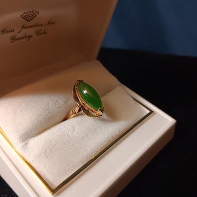 14K GOLD RING WITH A JADE? STONE 3.27g SIZE 4 1/2