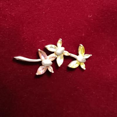 14K CHAIN .85g AND A BROKEN STERLING SILVER PIN