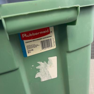 4 Rubbermaid Tubs 18 Gallons 