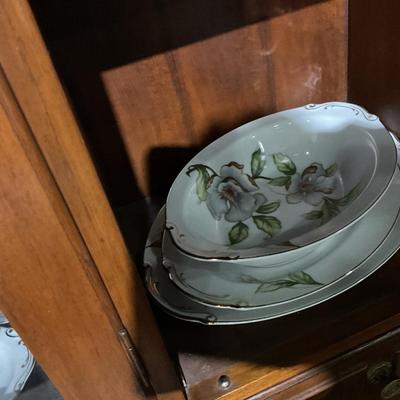 Sale Photo Thumbnail #386: Assorted pieces 
Including serving pieces 
Buy it now trumps bidding under buy it now price. 
Can be purchased at buy it now at the ReStore 


One soup bowl has chip