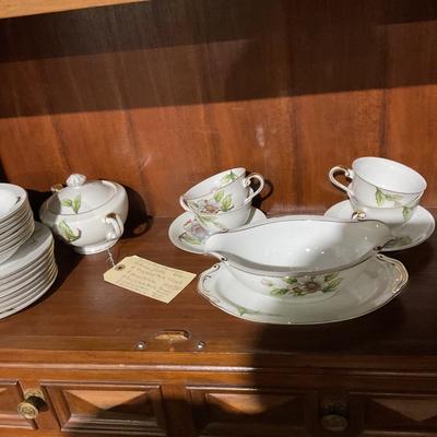 Sale Photo Thumbnail #387: Assorted pieces 
Including serving pieces 
Buy it now trumps bidding under buy it now price. 
Can be purchased at buy it now at the ReStore 


One soup bowl has chip