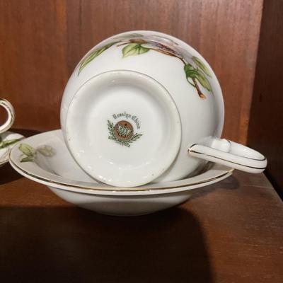 Sale Photo Thumbnail #391: Assorted pieces 
Including serving pieces 
Buy it now trumps bidding under buy it now price. 
Can be purchased at buy it now at the ReStore 


One soup bowl has chip