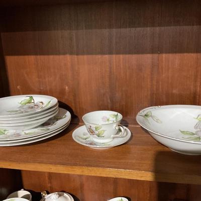 Sale Photo Thumbnail #388: Assorted pieces 
Including serving pieces 
Buy it now trumps bidding under buy it now price. 
Can be purchased at buy it now at the ReStore 


One soup bowl has chip